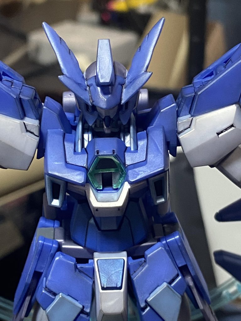 装甲のモールドやパネルラインを掘り直しした事でパール成形の影響もあってか陰影が非常にハッキリ出るようになりました胸部のAマークのクリアー化は非常に美しくやって良かったです