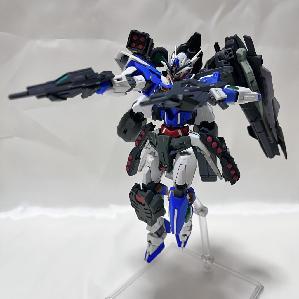 GNスプレーガン1発の威力は小さいが連射が可能。コアスプレーガンをベースにそこら辺に転がってた装甲を下にくっつけました。