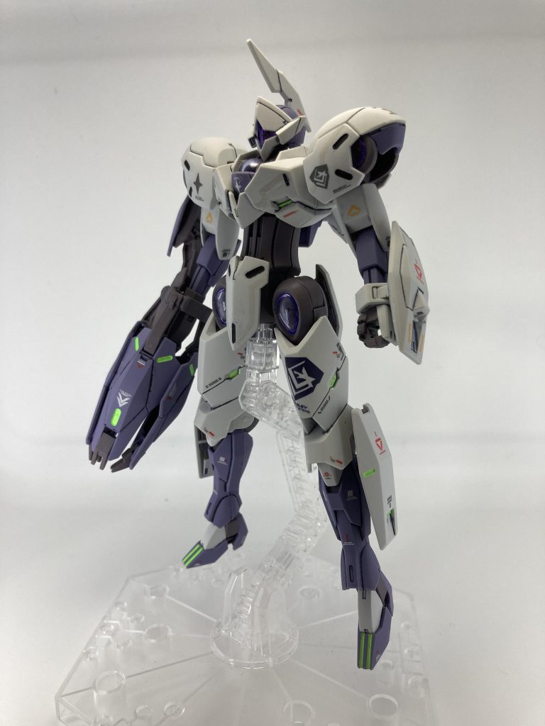 ストレート組みでこんなにスタイリッシュ。最近のガンプラはすごいっすね。