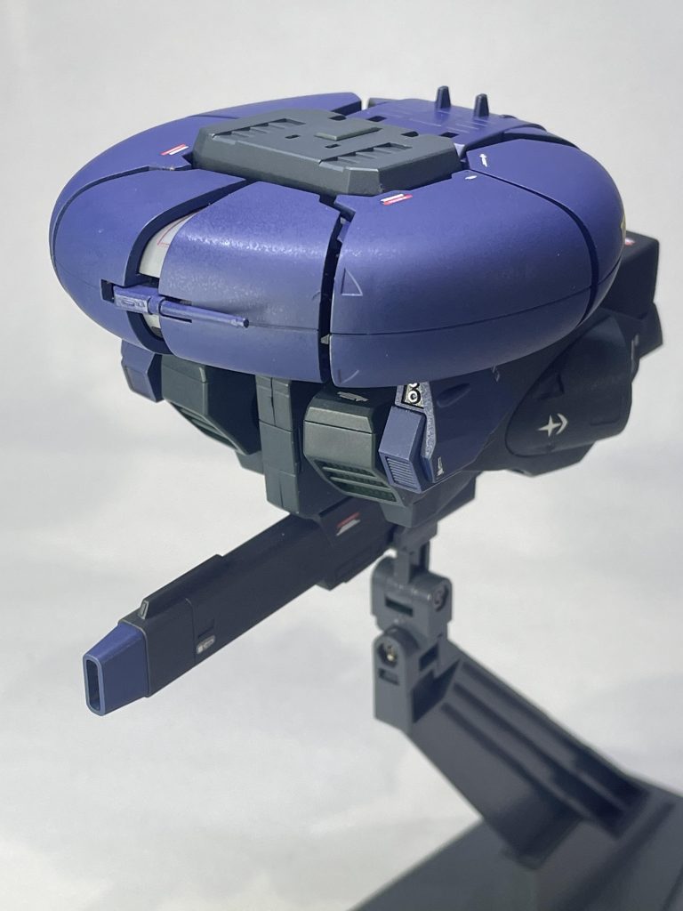 差し替え無しで変形できるのはとても優秀なのですが、かなりデリケートで無理に動かすと破損したり塗装がハゲたりしないかドキドキです。