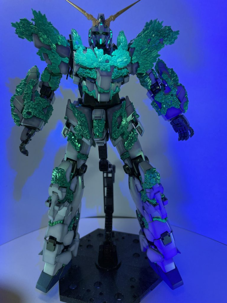 勿論ブラックライトで光ります脚は長すぎるので3mm程短縮上からの写真だといい感じだけど正面だとまだ長い