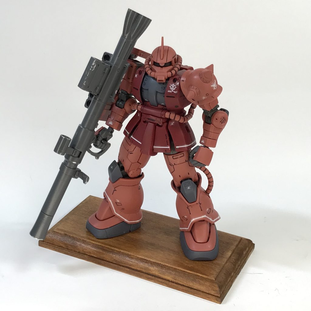 足裏を真鍮ピンで台座に固定。このたたずまい、結構気に入ってます。