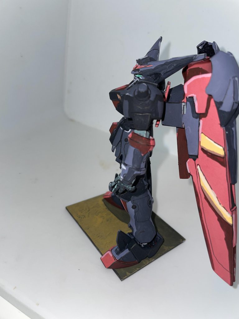 横から、マスターの旧キットは羽の角度がつけれないので、改造して角度をつけれるようにします。これだけでも印象がかなり変わるのでオススメです。