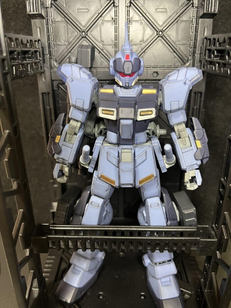 再度スミ入れ、武器塗装、エッジにパステル入れ、ウェザリングを行っています