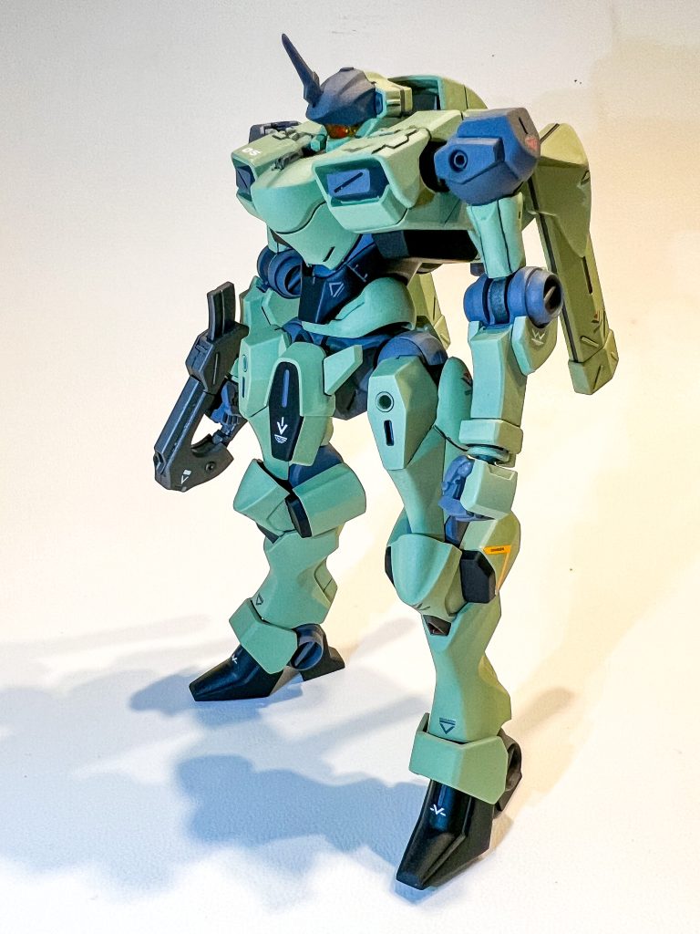 量産型と言えば…なカラーリングに。3ミリ穴はパイプ挿れて二重化、ディテールぽく処理してます。