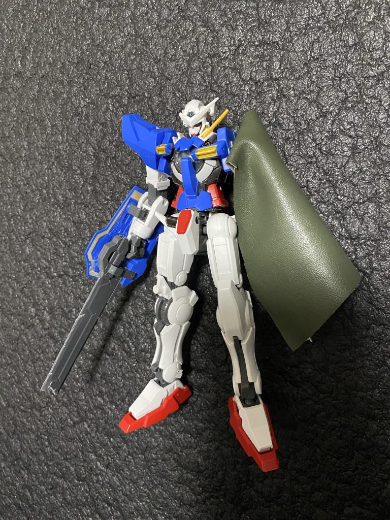 左腕のマントは、合皮にテクノロートを仕込んである程度動きが出るようにしてあります。ヤスったら良い感じのボロボロ感になったので嬉しい。