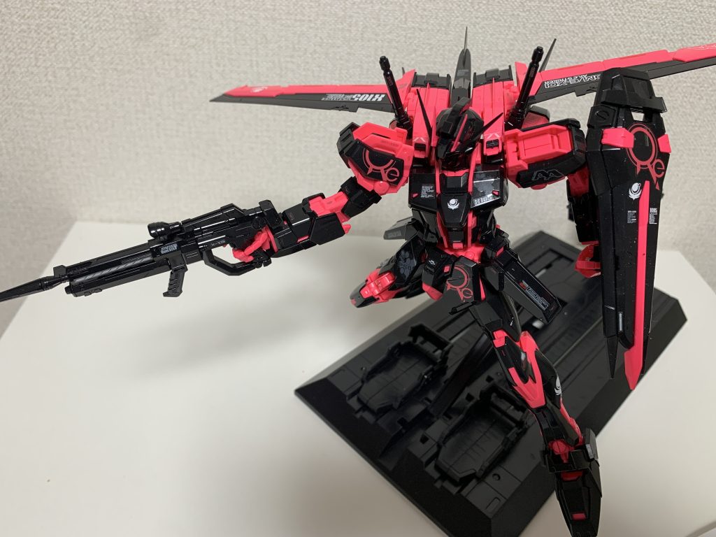 誰でも同じ物が作れるのに自分で作った気になれるのがガンプラの良いところです(笑)リサーキュレーションカラー、無塗装無改造でもとてもカッコいいのでオススメです。