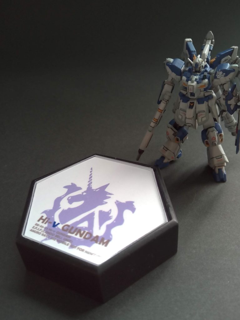 前作のＺガンダムのときに使用した台座にハイニューようにデザイン変更。
