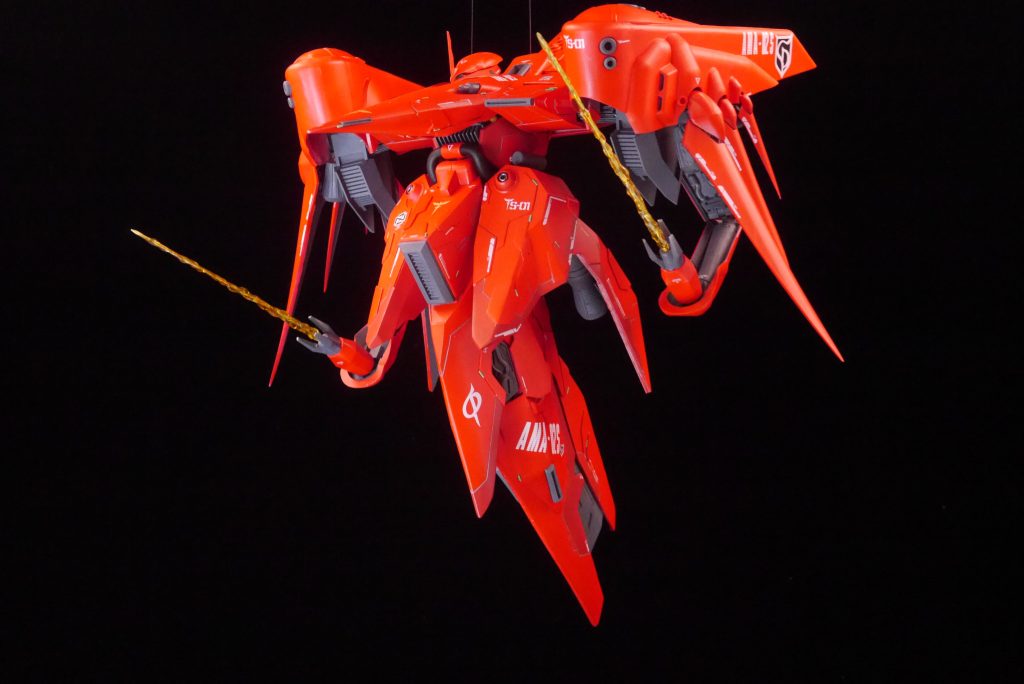 そして唯一動く、アーム!   差し替え無し!両側のバインダーに折り畳んで収納出来るところを再現しました。バンダイのコンバージ版は差し替えなので、バンダイの技術力を超えましたね!wビームサーベルは自作です。