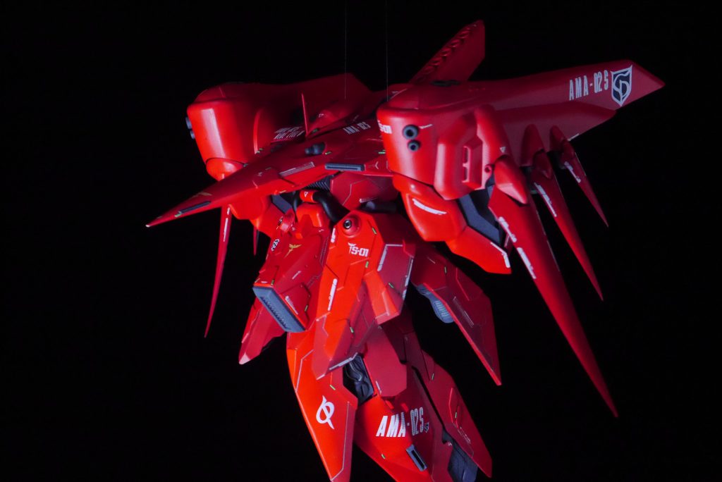 この光を押さえたverも雰囲気あって、大好きなんですが、作りのデキをよく見て貰いたくて不採用でした。形に出来たのはすごい、と自分でも思ってますが、結構デキは荒いんですよ。