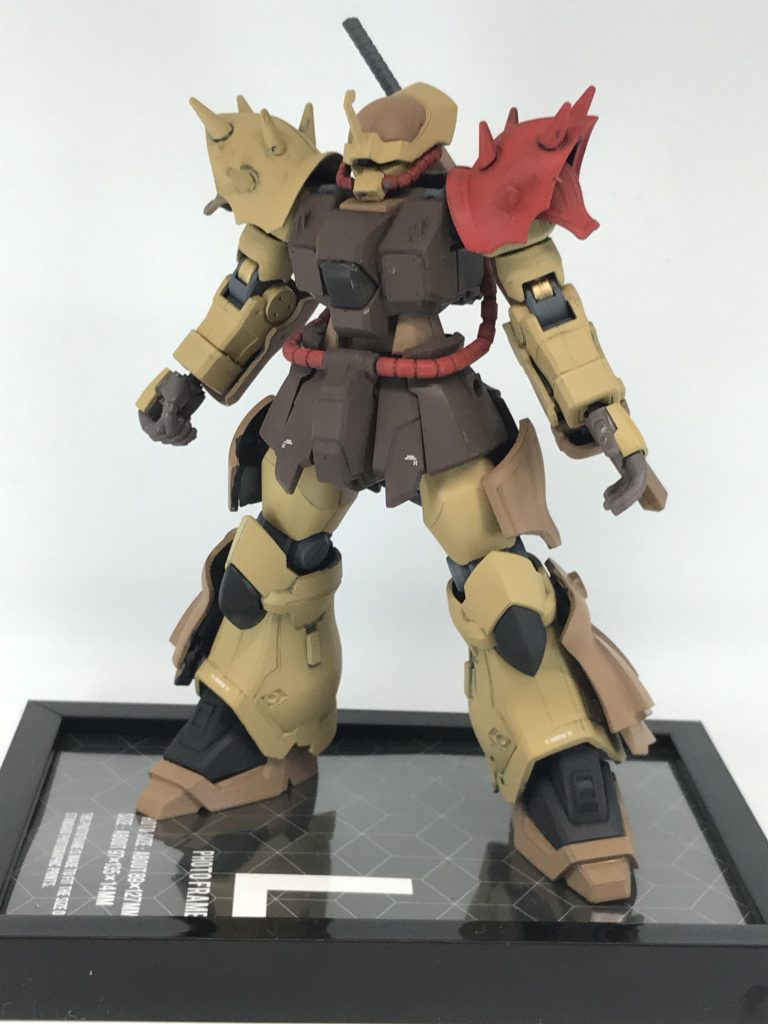 とりあえず、100均で購入できるフォトフレームや木製トレイなど適当に用意