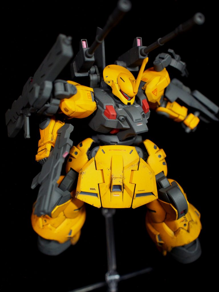 各部センサーはホイルシールにメタリック塗装し、切り出して貼り付けました。楽。