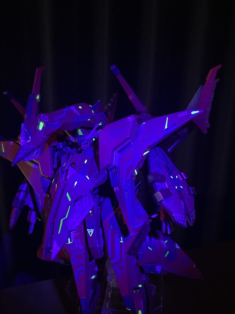 蛍光塗料使ってます目が光ってないのが残念_(:3 」∠)_