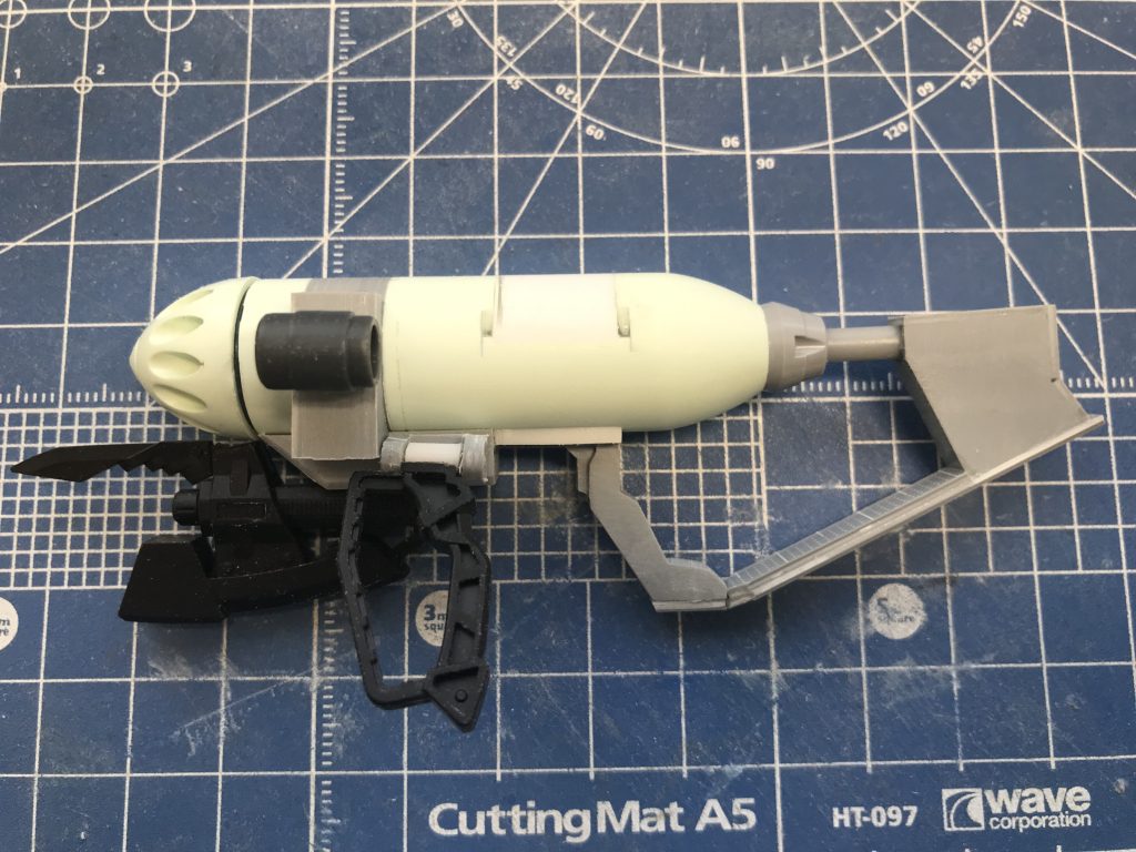 ミサイルランチャーはMGガンキャノンのスプレーミサイルランチャーを改造して作りました。