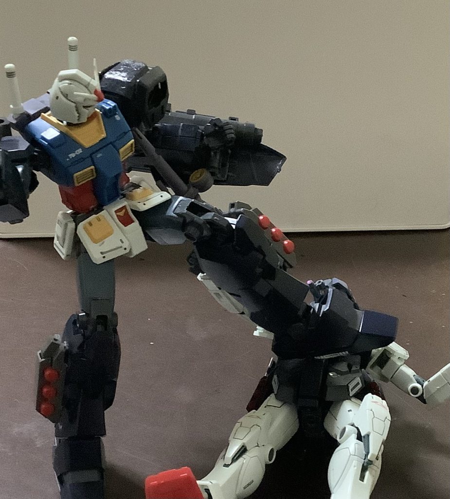 フルグランサ? 「さて、まずはお前をどこかに縛り付けておこう。         おいお前!ここのどこにロープがあるんだ?」ジェスダム   「貴様ああああああ!」フルグランサ? 「やめろ撃つなあああ!」