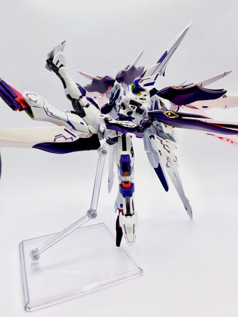 明らかに動かないデザインでトドメが踵落とし。わかる方にはわかる懐かしきシーンです✨