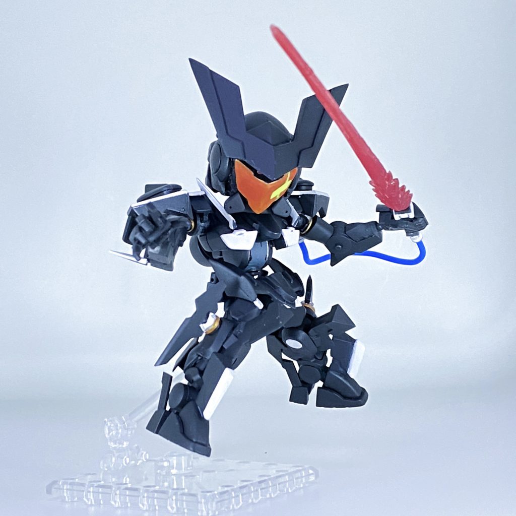 GNサーベルは出力にケレン味が欲しかったのでMGデスティニーのビームサーベルをレジン複製で色変更してます。右手の平手も使っています。スサノオの平手とオーバーフラッグの握り手をミキシングして作っています。