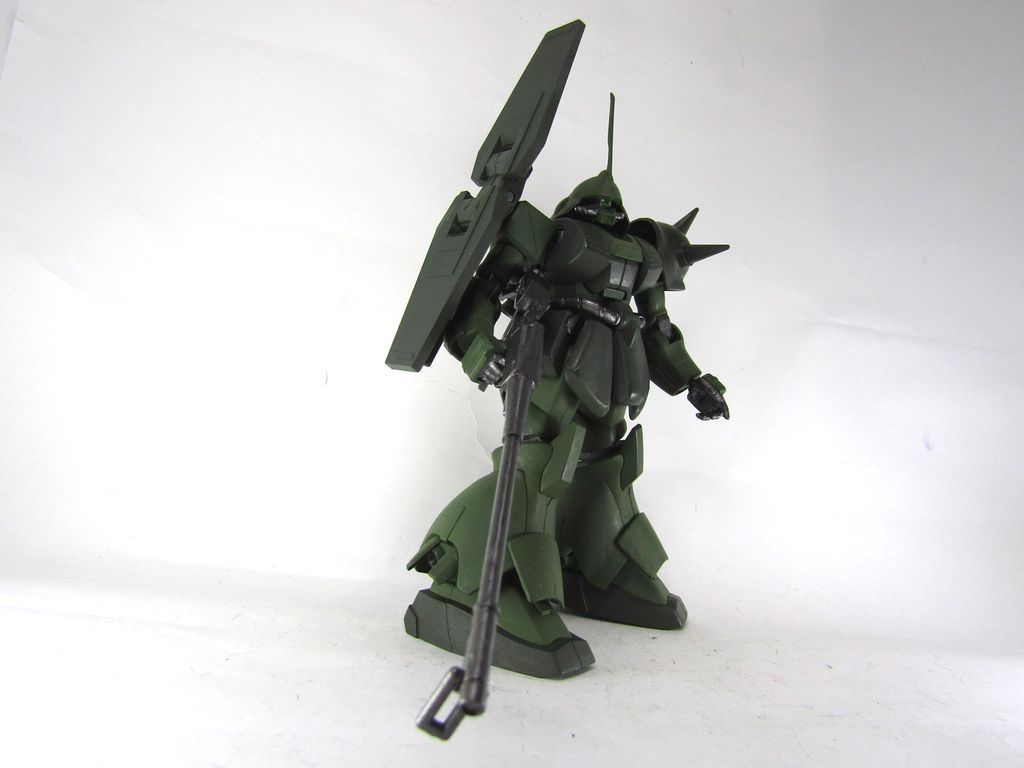 ティターンズ・地上軍のデルタフォース的な特殊部隊に所属する。熱帯~山間部での運用を基本とするため、グリーン系の機体色となっている。