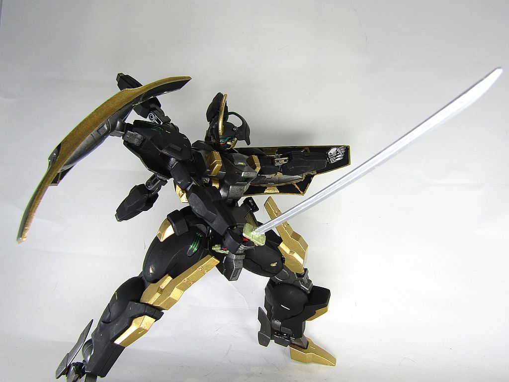 SAMURAIディランザの時の第2案、黒金カラーにしてみました。個人的にカラーを変えるだけでSAMURAI(「侍」ではない)に見えてしまったので。 (;^_^Aもう少し鎧らしい表現を研究します。twitterでは「武者ダリルバルデ」で投稿していました。