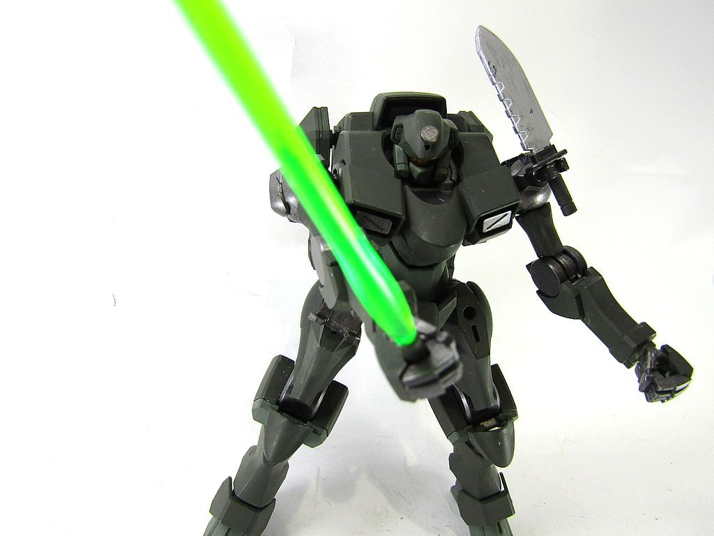 もちろん、ビームサーベルをもっているので、困ったら使います。