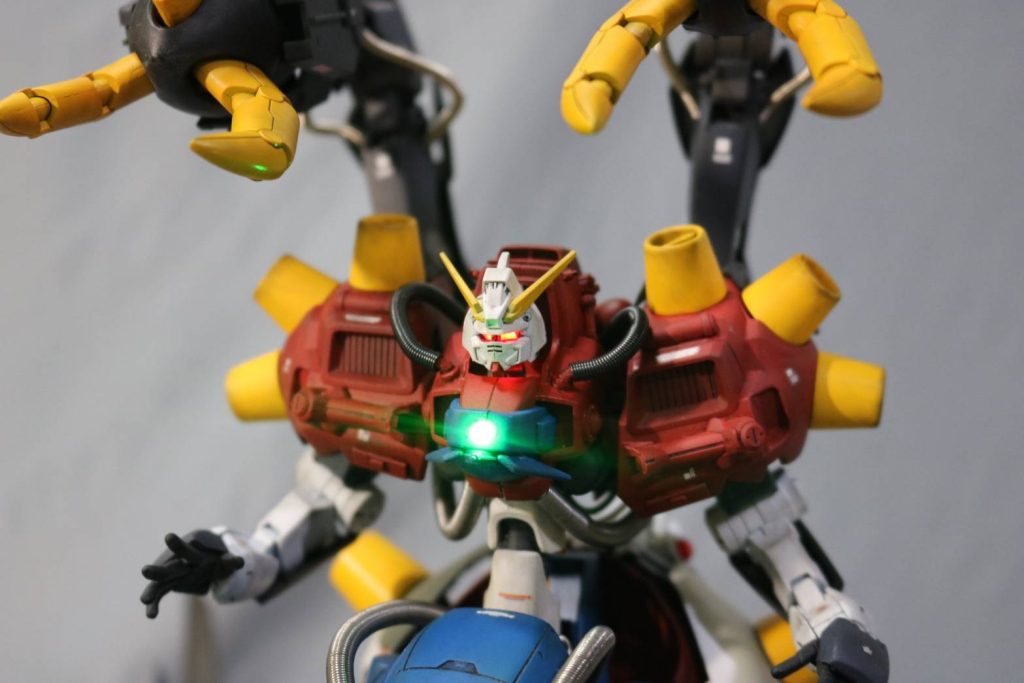 怪しく光ったりもします