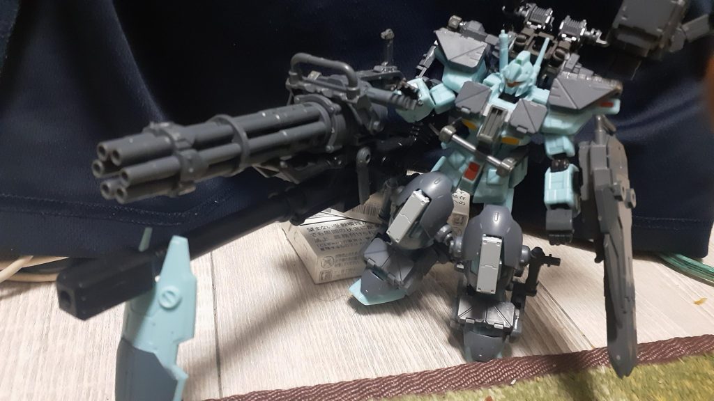 当初の予定では大型ガトリングと大口径キャノンの複合武装だったんですがこれでは拠点攻略防衛用になってしまうのでやめましたf(^_^)