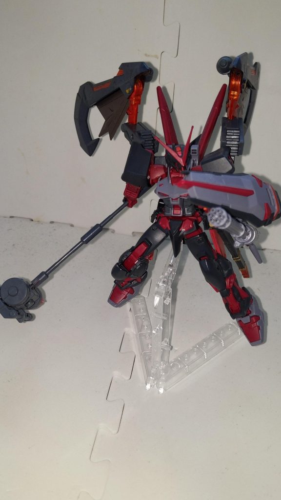 思えば、最初にビルドダイバーズを見てから自分の作ったガンプラが活躍する妄想をし始めて、リライズが終わってしばらくしてから妄想に肉付けした二次創作を本格的に始めて今や、それが納得できる形で一つの区切りを迎える事ができました。自分が小説を書く上での個人的な目標、「物書きたる者、誰よりも最初にまず自分を楽しませるべし」これも達成できたし、他の誰にも刺さらなかったとしても悔いはありません。基本、キャラクターの一人称視点で地の文やセリフにガンダムネタを盛り込んだり、ふざけまくりでご都合主義の作品でしたが終盤でシリアスに片足突っ込んでみたり……書いてて最高に楽しかったです!!ただ少し惜しいのは現実で作った作中ガンプラ、改造のアイデアがまぁまぁいいと自負してるのに実際の制作技術が低いから完成度も低い自分の投稿を見て「イマイチだなぁ」とか「厨ニ妄想、乙」と思った人もいる事でしょう、それだけが気がかりです。