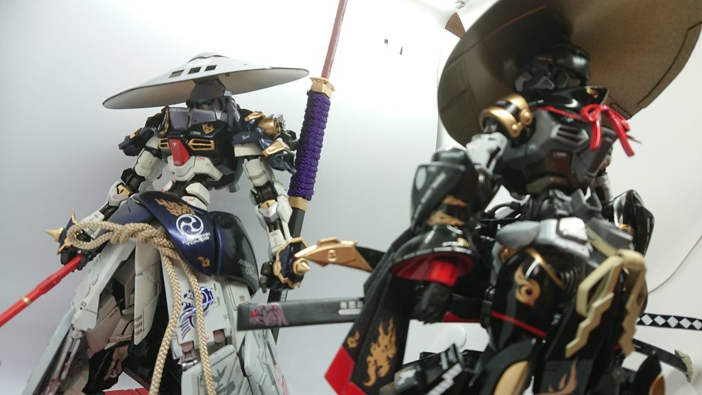 姉の護衛、付き人のような関係です今回姉妹機体、壱式制作しました  サンドロックといったら仲間が多いってみていたので姉妹がいたほうがたのしいかなと制作しました作成当初スカートは固定型にしていましたが、そうすると足が手抜きになってしまうと感じ可変式に変更  機動力があるように表現できたと思います笠キャラもこれで完結かな🤔あとは3姉妹目の作成です(^^ゞご覧いただきありがとうございました！もしよろしければ他の作品もどうぞ