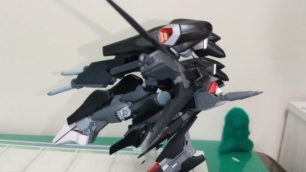 普通のAGEIIとは違い腰を１８０度回転させる