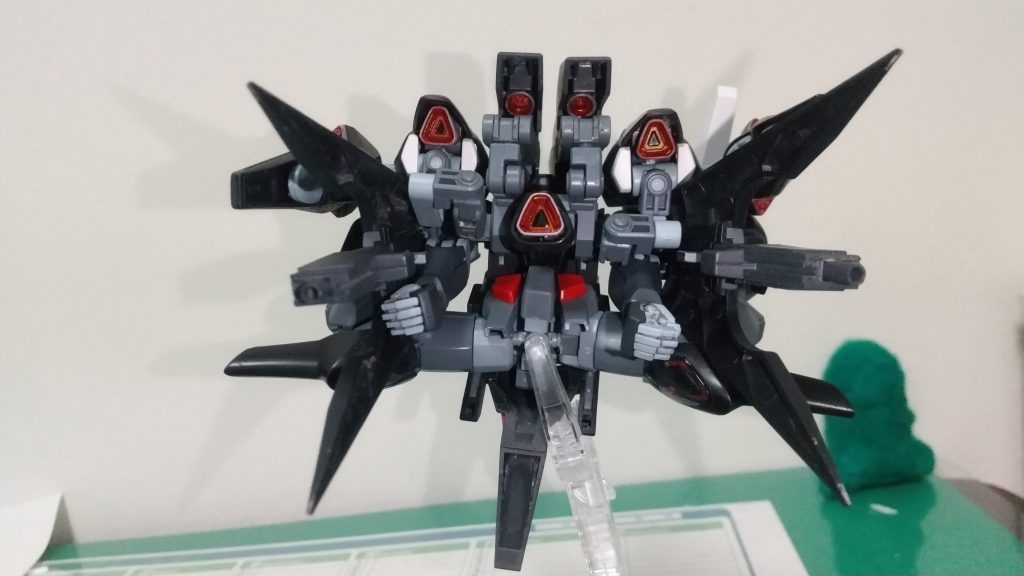 後ろから一応ビームハンドガンがあるため後ろにも牽制可能