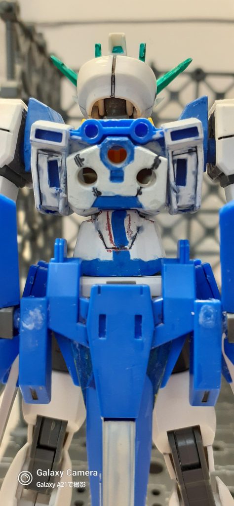 背中にはコアガンダムのなんかのパーツを使っていろんなバックパックを装備できるようにしています。