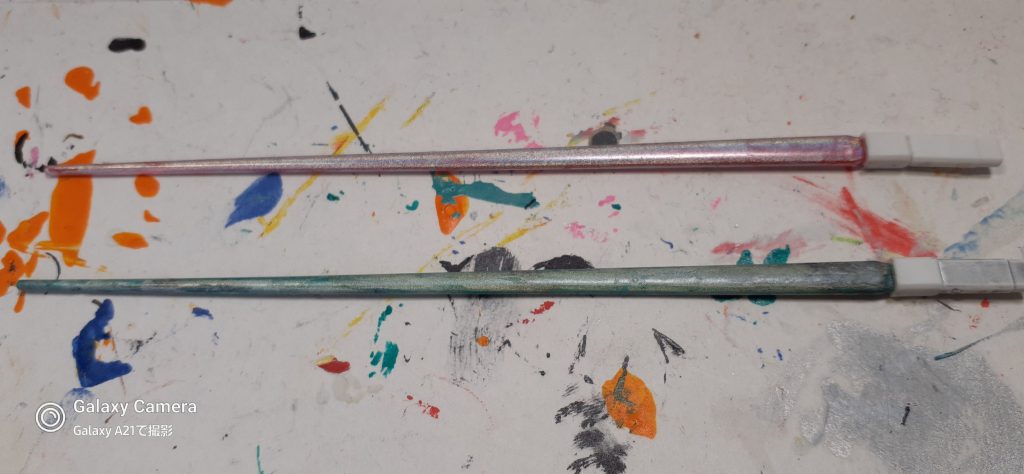 近接戦闘が得意のでビームサーベルも強化されています。特に下のビームサーベルは通常のビームサーベルの約五倍の威力があります。(その代わり長時間使うとサーベルに負荷がかかって内部から壊れる可能性がある。)