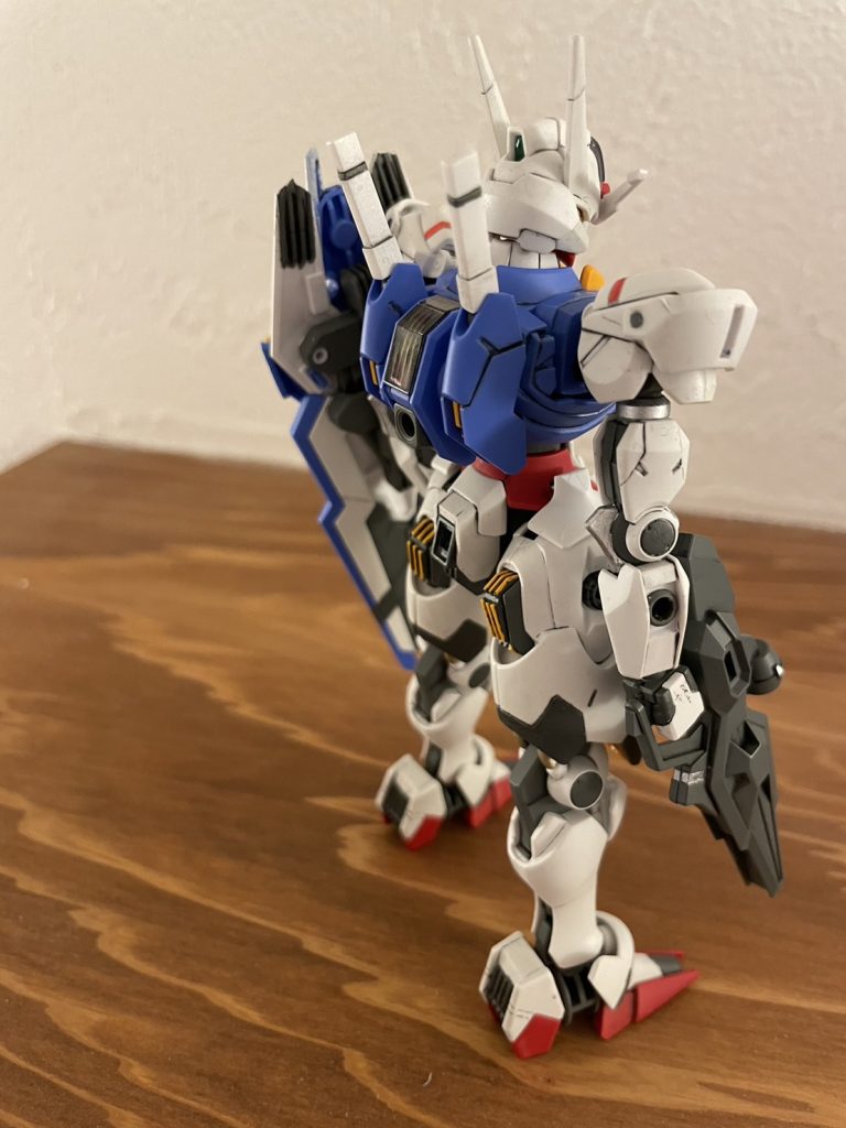 フライトユニット装備も買えたのでいまはそちらを製作中です！シーズン2楽しみですね！乾杯！！