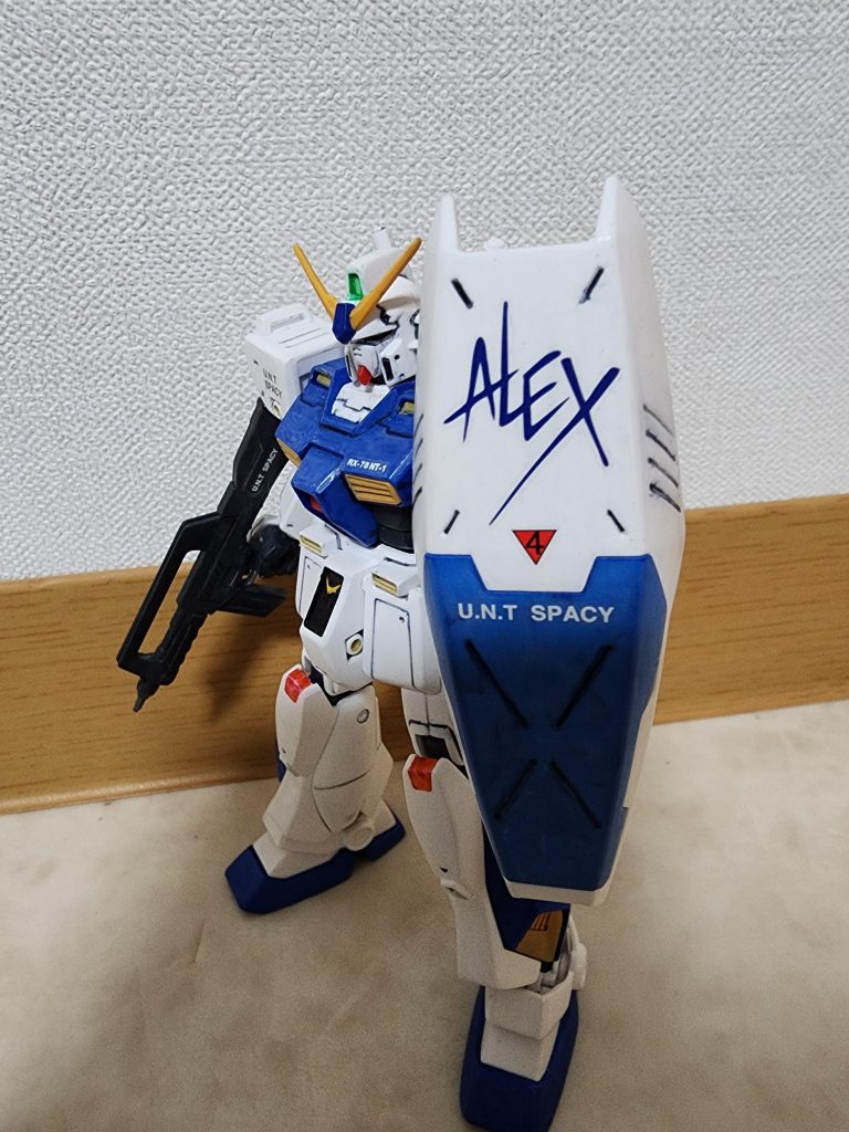 シールドのシールはデカールで仕上げました