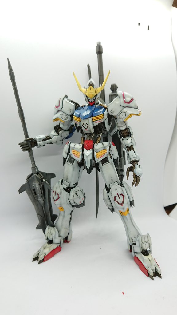 全体的にほんのり汚しましたグラデーションをかけています 原色に少しホワイトかけて、ハイライトにしてます汚しやり過ぎないくらいがいいですね。