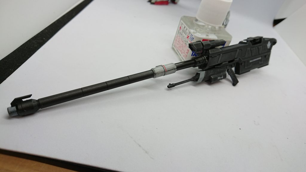 ライフルや武器ブラックにシルバーかけすぎないようにドライブラシ