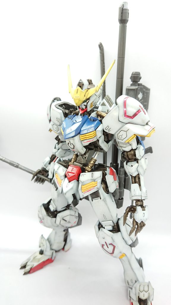 バルバトス泥臭いのもよしガチガチ改造もかっこいいし楽しい機体です自分汚しあまり得意ではないですが、ここまでなんとか作れました楽しかったです(^^ゞ