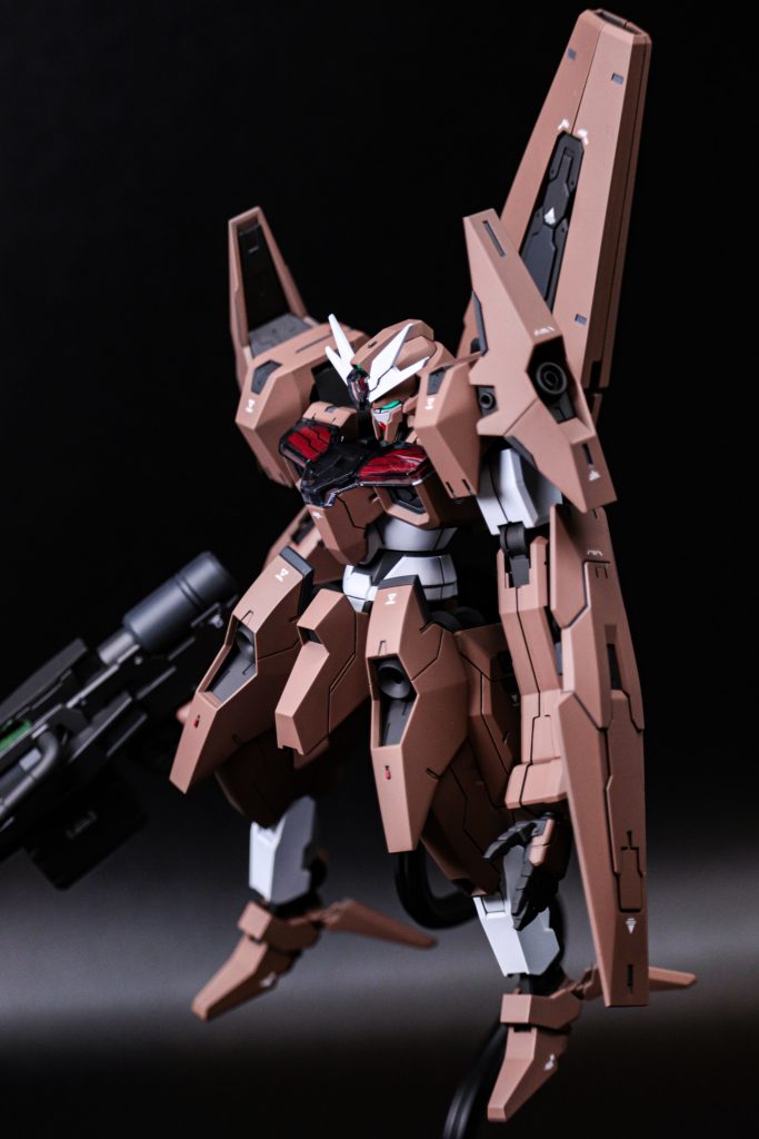 今まででも中々ないスタイルで思ってたよりも小さいという印象でした。腰を1mm延長してその他ディテールアップしてます。太もものスジボリが1番気に入ってるのですが組み立てるとほとんど見えなくなるのが(  'w' )