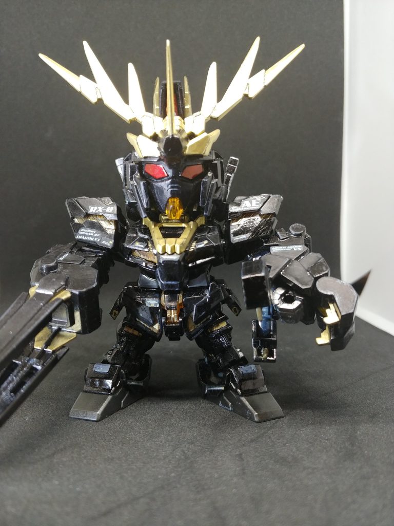 今回は黒く、ガンダムブラックであとはガンダムゴールド、ロイヤルメタレッド、ホワイトゴールド、メタリックブラック、ヘビーガンメタリック、前に使った(メッキシルバー×ガンダムグレー)サイコフレームをホワイトゴールドにしたんであんまり目立たなくなってしまった。