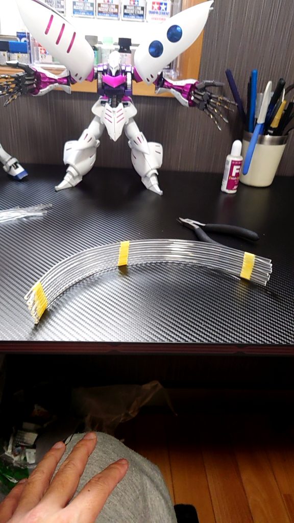 ファンネルエフェクト自作😊透明プラ棒曲げて蛍光ブルーを吹きました