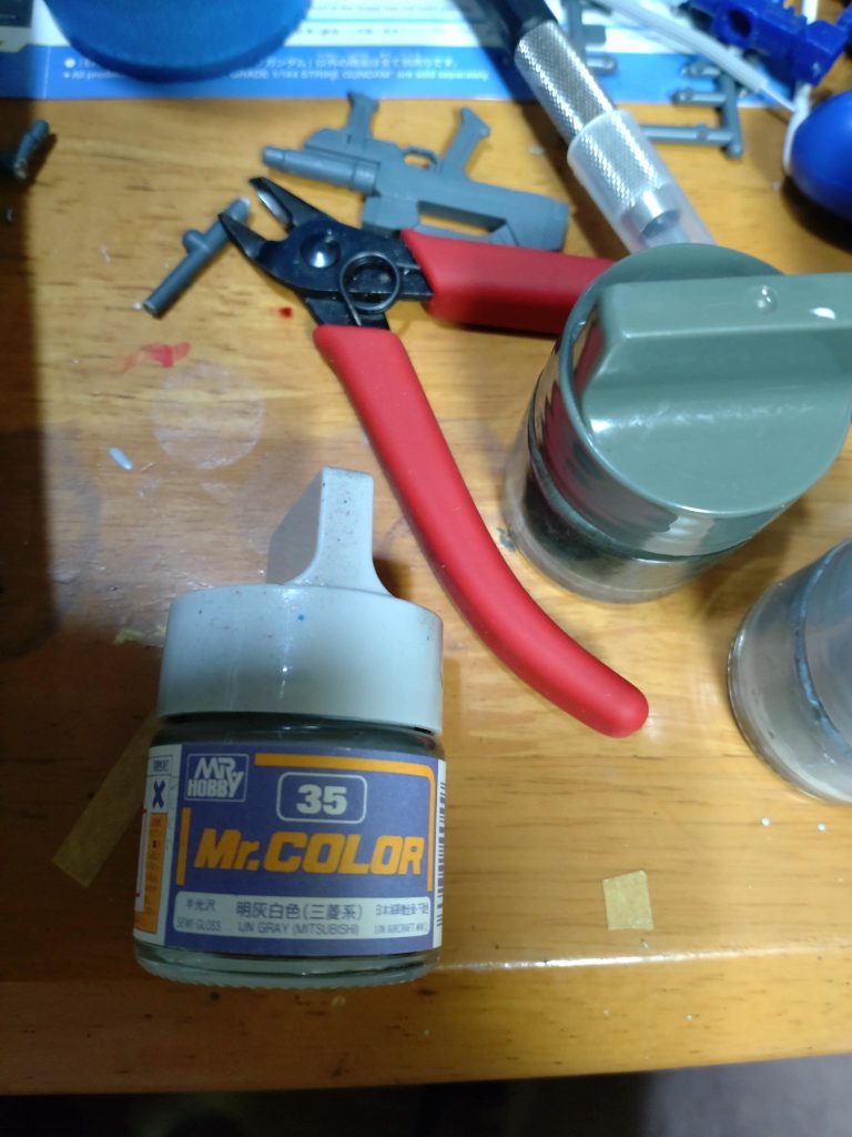 開かない塗料の対処の一つに–3枚目/制作者：斎藤　辰巳