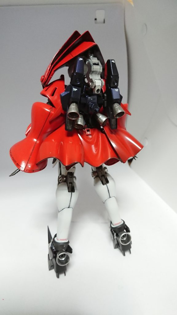 背中にも欲しかったのでナイトガンダムで囲うようにしました