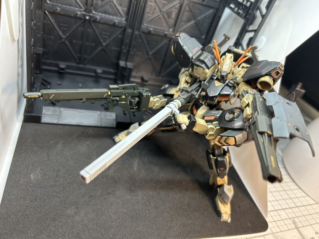 全オプション&兵装装備状態2サブアームの展開により、兵装の同時使用が可能。