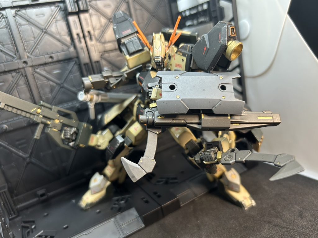 全オプション&兵装装備状態3背部に装備されたククリナイフを使用し、近接戦闘にも対応可能。サブアームとの連携により予測不能な攻撃を仕掛ける事ができる。 最後までご覧いただき、ありがとうございました🙇