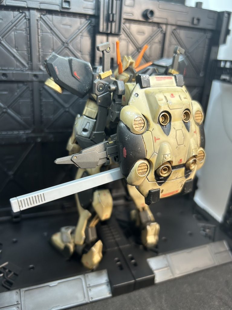 兵装マウント状態ウェポンラックの使用により、あらゆる兵装を使い分ける事が可能。