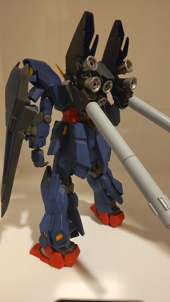 ホントは細かいスラスターも塗りたかったけど技量不足で諦めました。つや消し吹いたらムラも目立たなくなった気がして塗装の楽しさに目覚めました。