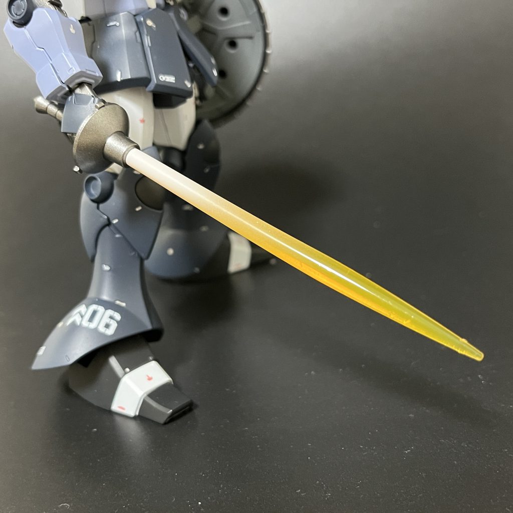 ビームサーベルはホワイトグラデーションで発光表現しています。