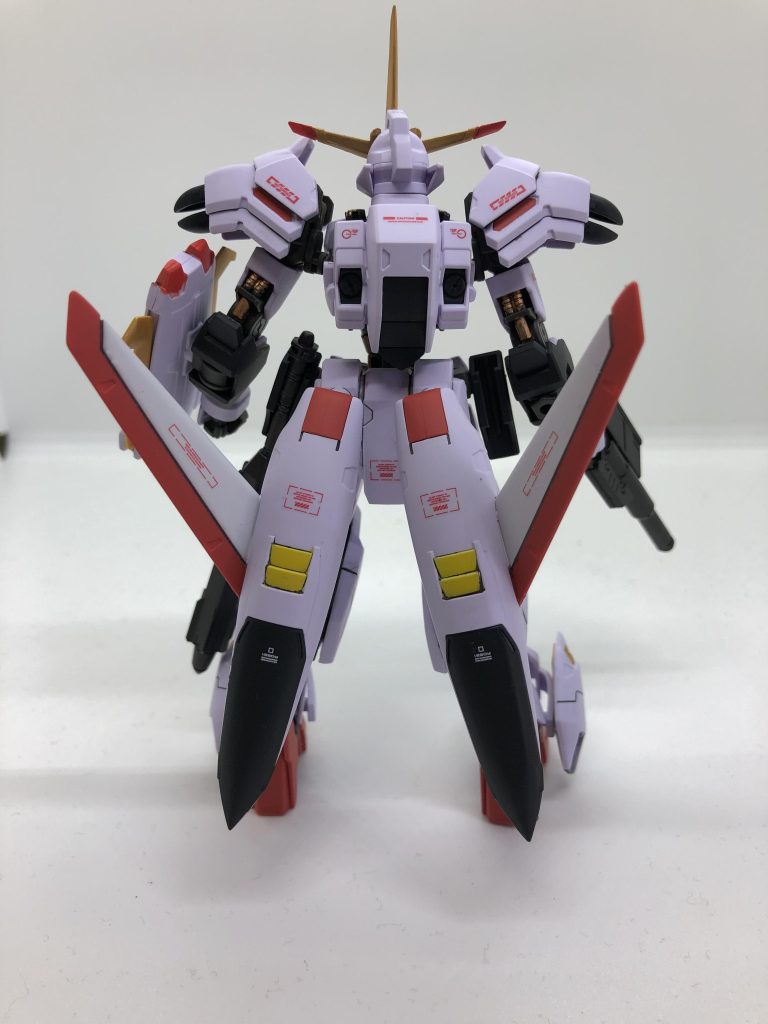 ウイング部分も塗り分け、デカールを。