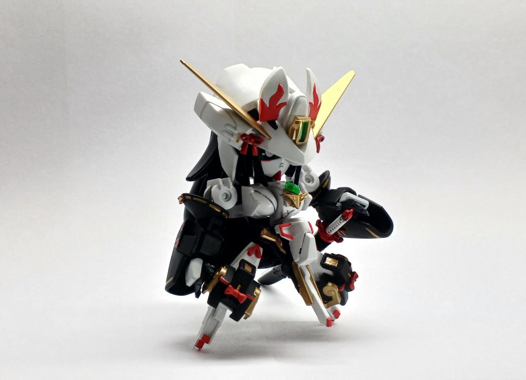 装飾のイメージは巫女・牛若丸をごちゃ混ぜにした感じです。悩んだカラーリングは、ウーンドウォートの基本の白と、レジオンの黒で白黒うさぎみたいな配色にしました。うさぎ耳に見えそうで見えないモノも付けたしネ