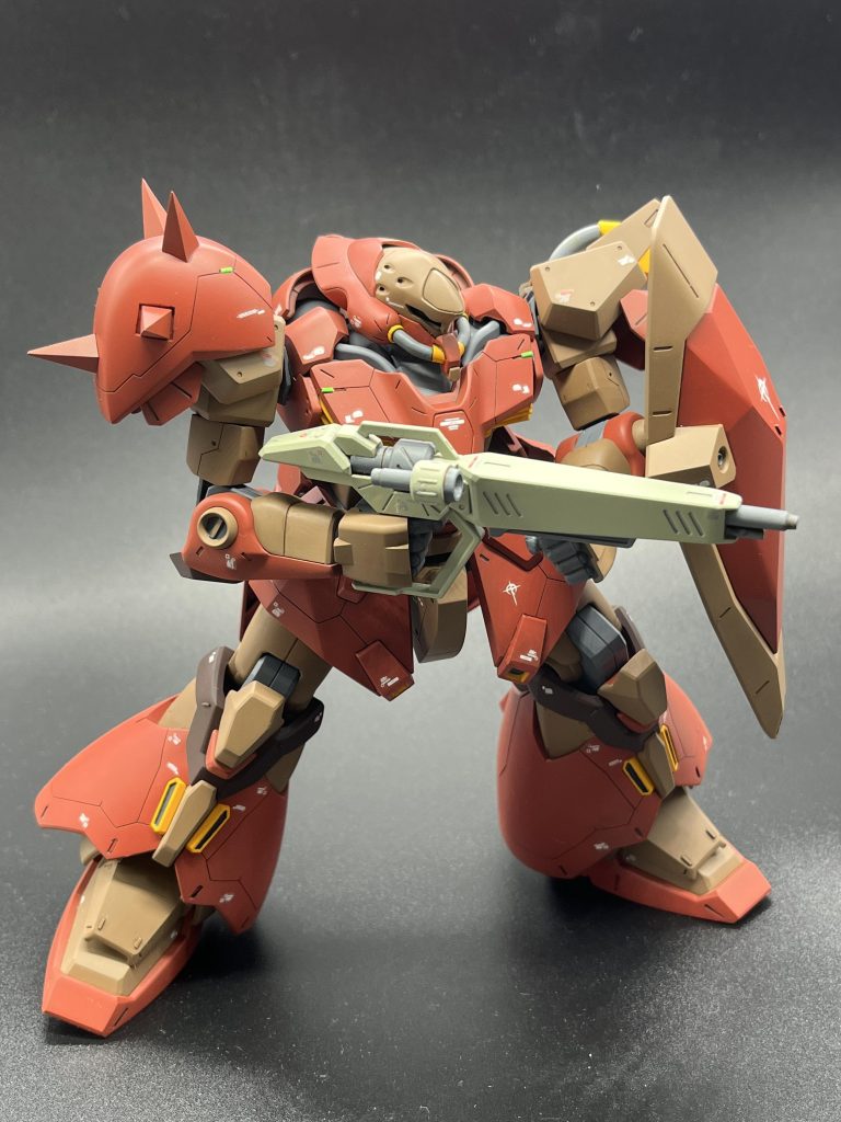 かっちょいいポーズをつけたかったんですが、スタンドをぶっさす穴がなかったのでいまいち決まらない感じに…